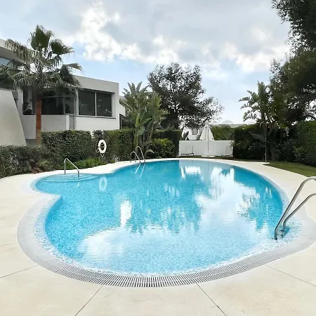 Modern In Gated Complex Sierra Blanca 마르베야