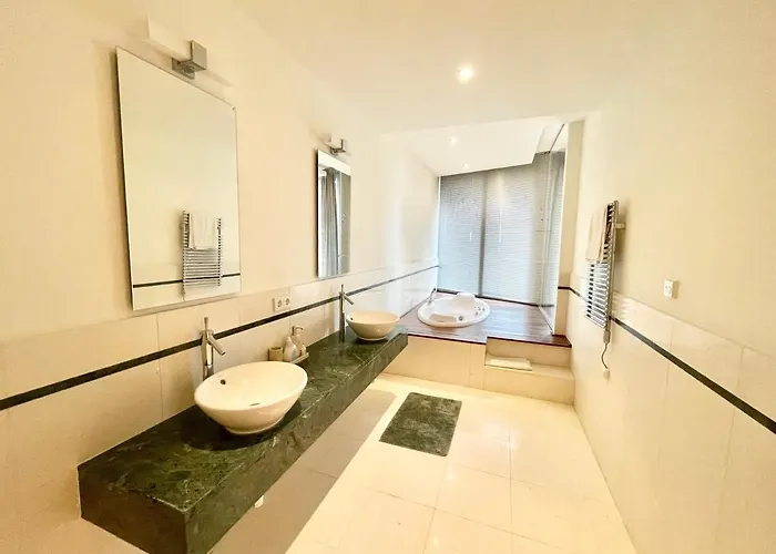 Modern In Gated Complex Sierra Blanca *