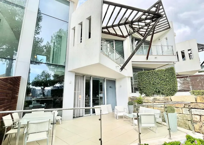 Modern In Gated Complex Sierra Blanca Marbella